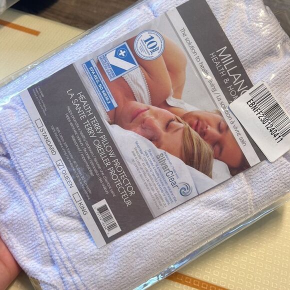 Milano Collection
SilverClear Terry Waterproof Pillow Protector - Picture 3 of 3